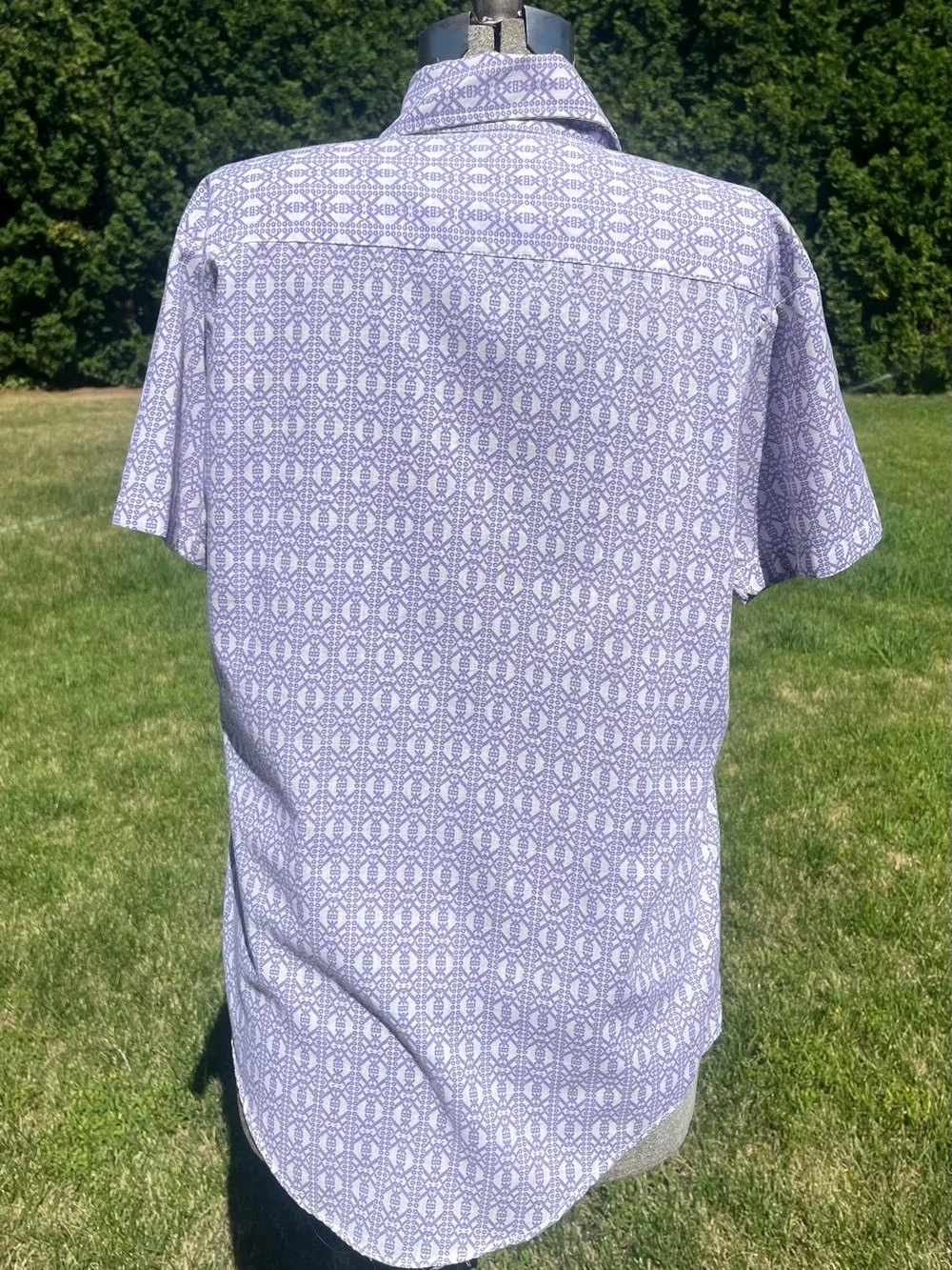 Men's Short-Sleeve Button-Down Shirt in Light Lavender Geometric Print